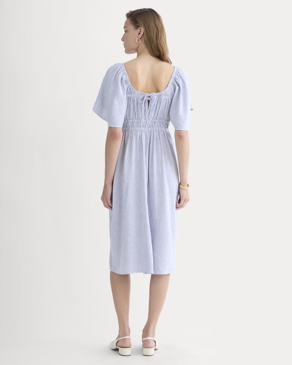 The Flutter-Sleeve Dress in Stretch Linen | White / Dutch Blue - Image 4