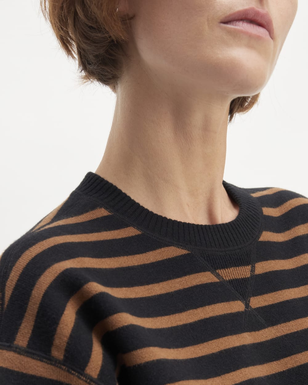 The Cotton-Merino Sweatshirt | Black / Dark Camel - Image 4