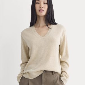 The Classic V in Cashmere | Heather Light Camel