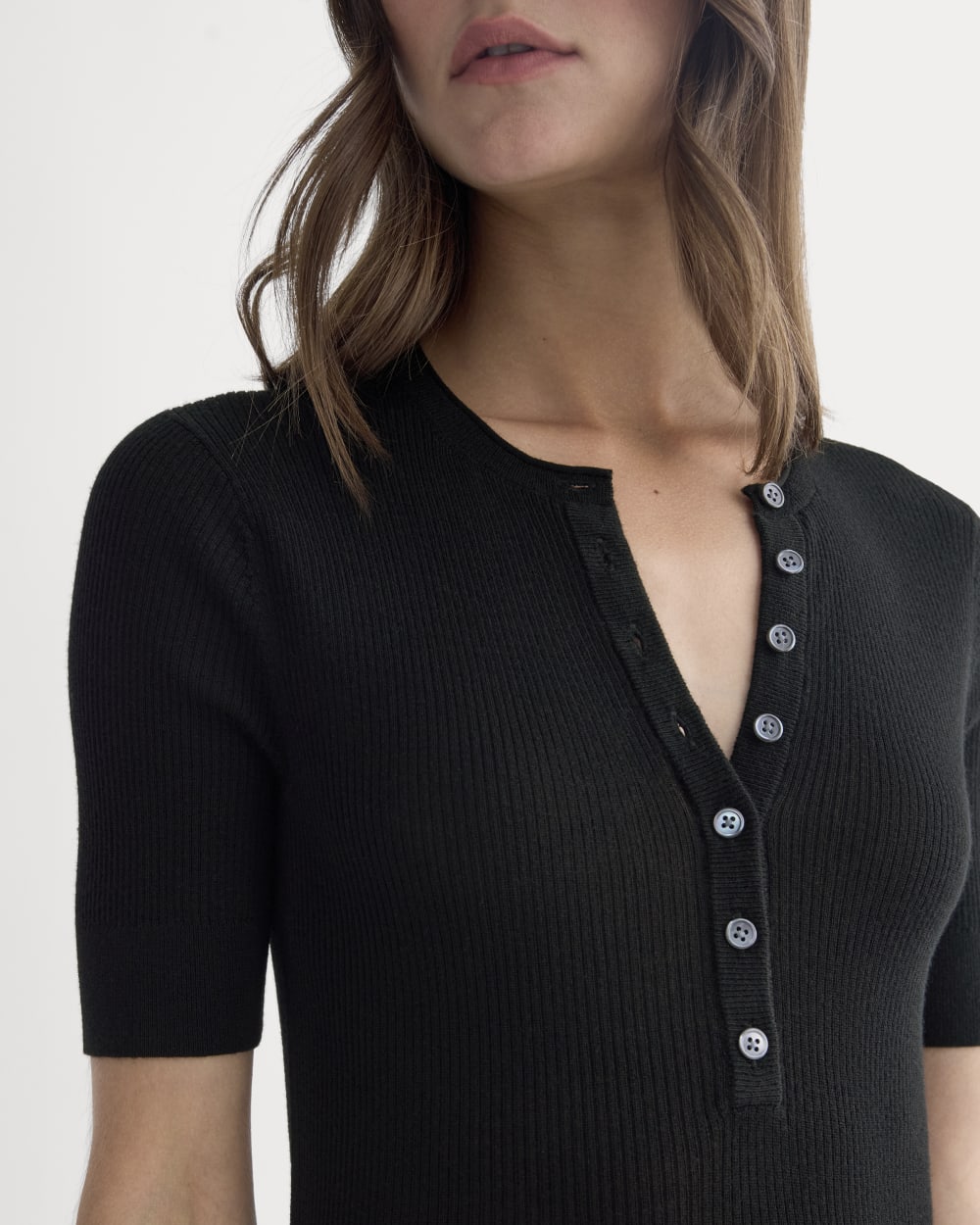 The Short-Sleeve Henley in Ultrasoft Merino | Black - Image 4