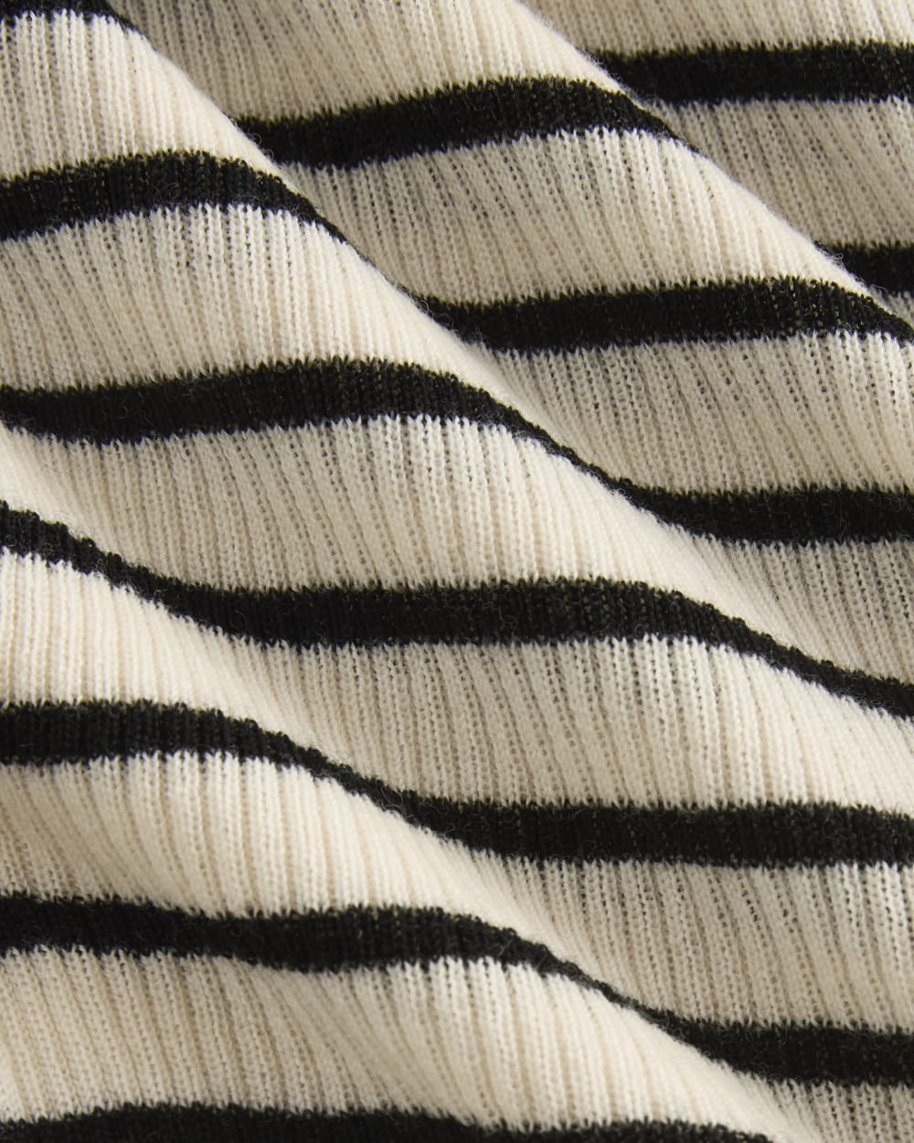 The Short-Sleeve Henley in Ultrasoft Merino | Parchment / Black - Image 6