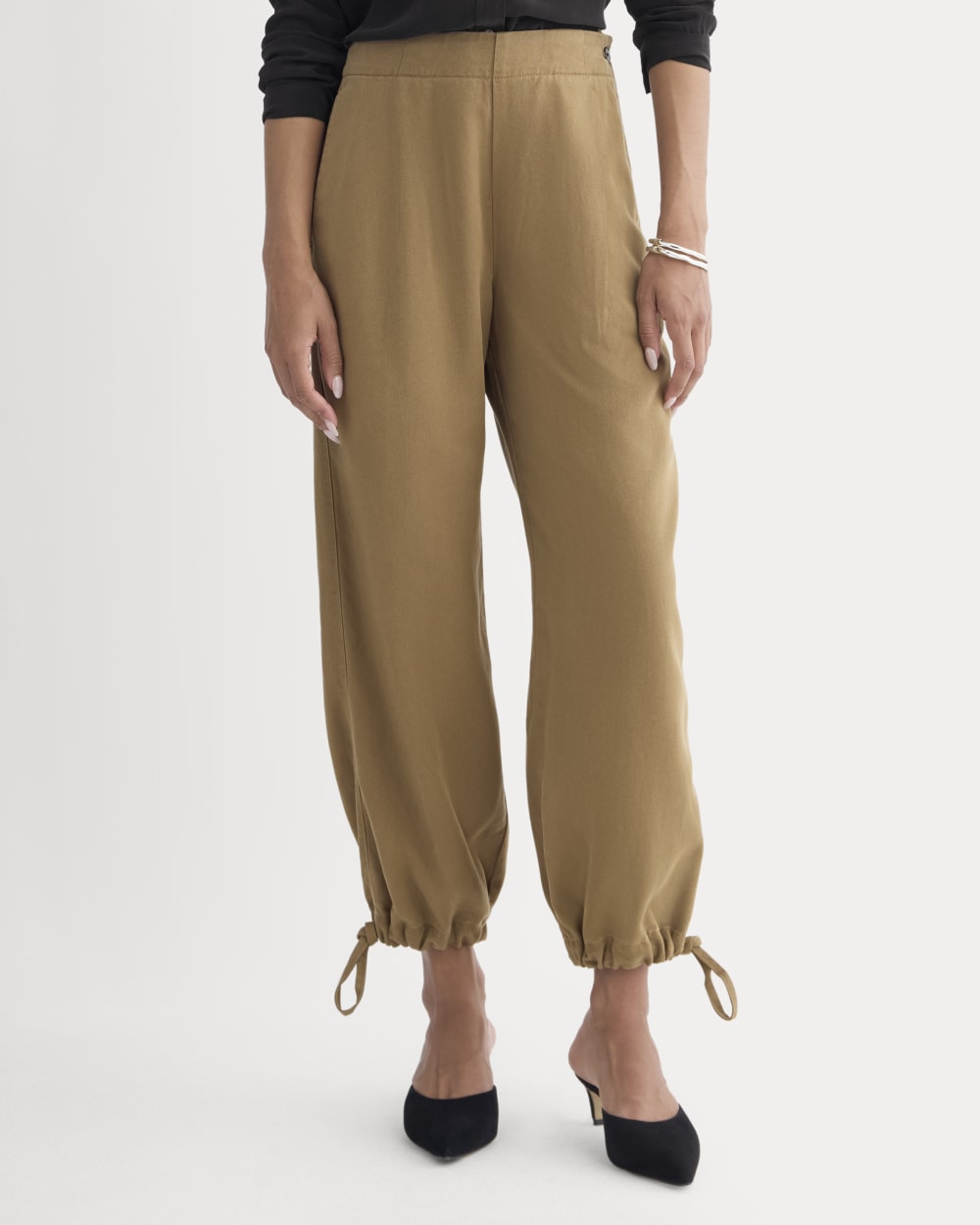 The Chino Jogger in Buttersoft | Aged Brass - Image 3