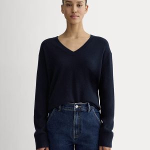The Classic V in Cashmere | Navy